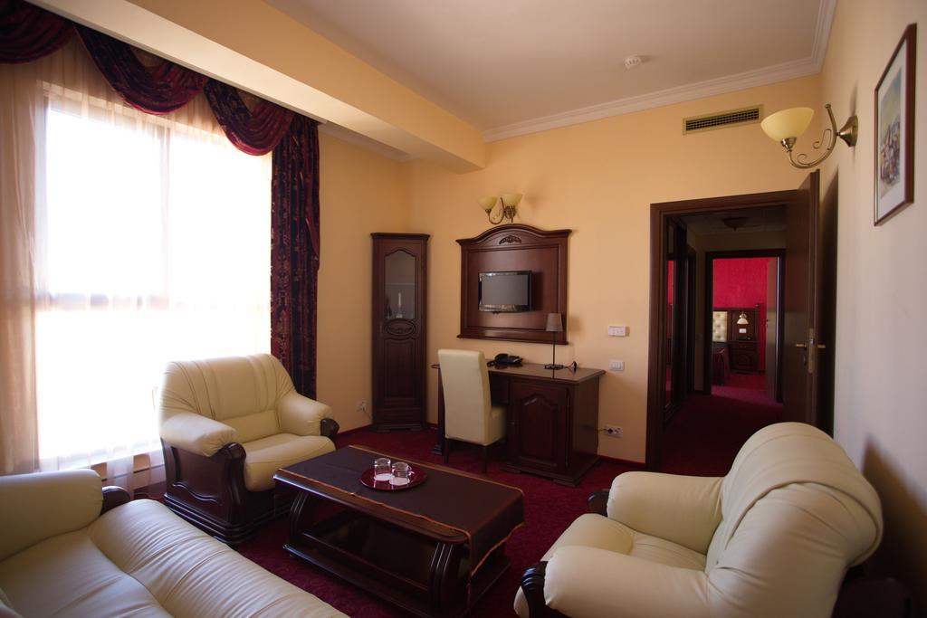 President Hotel Bacau Exterior photo
