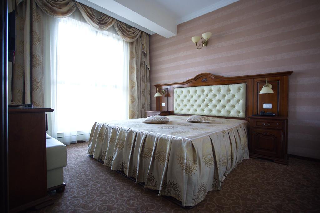 President Hotel Bacau Exterior photo