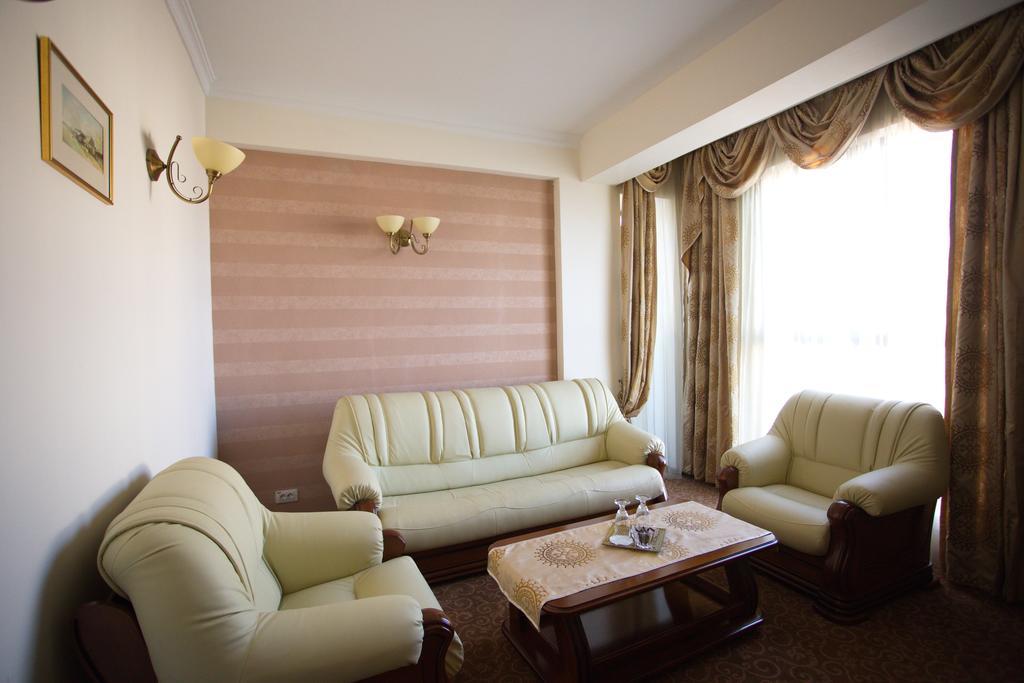 President Hotel Bacau Exterior photo