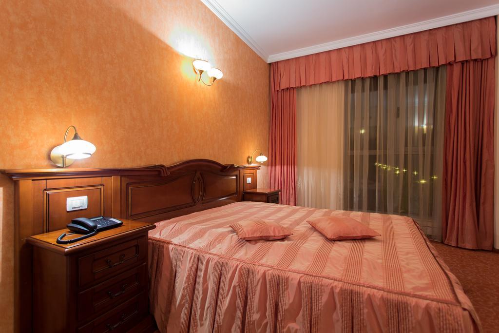 President Hotel Bacau Exterior photo