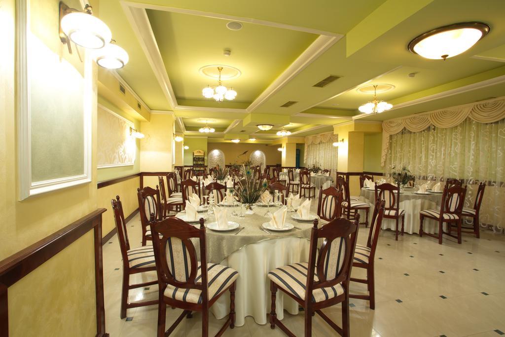 President Hotel Bacau Exterior photo