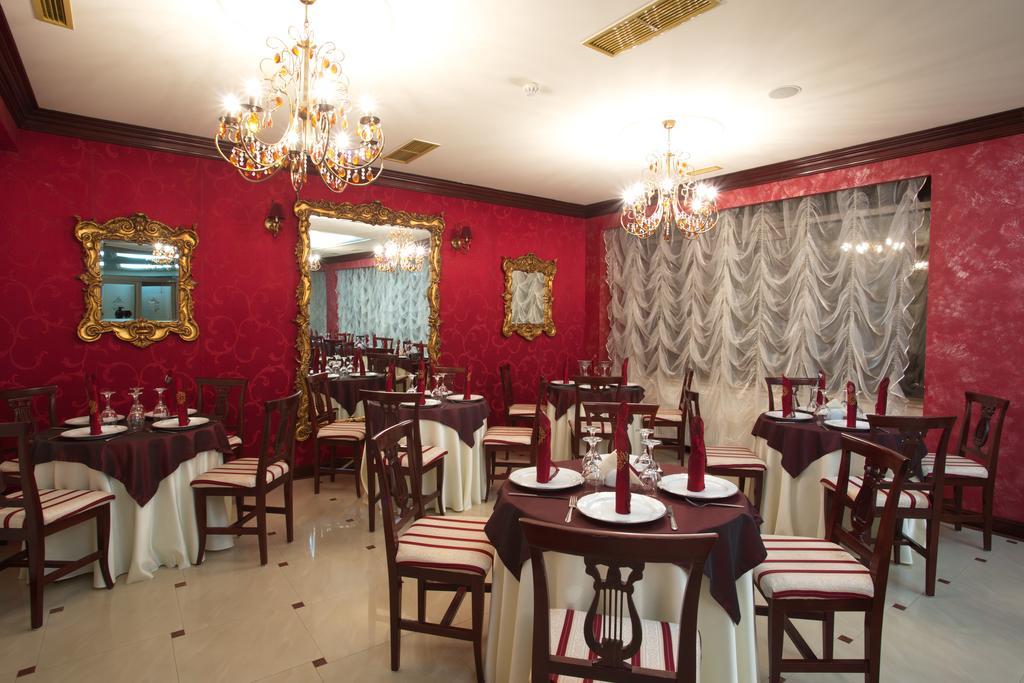 President Hotel Bacau Exterior photo