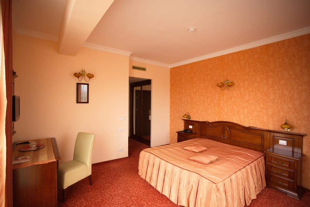 President Hotel Bacau Exterior photo
